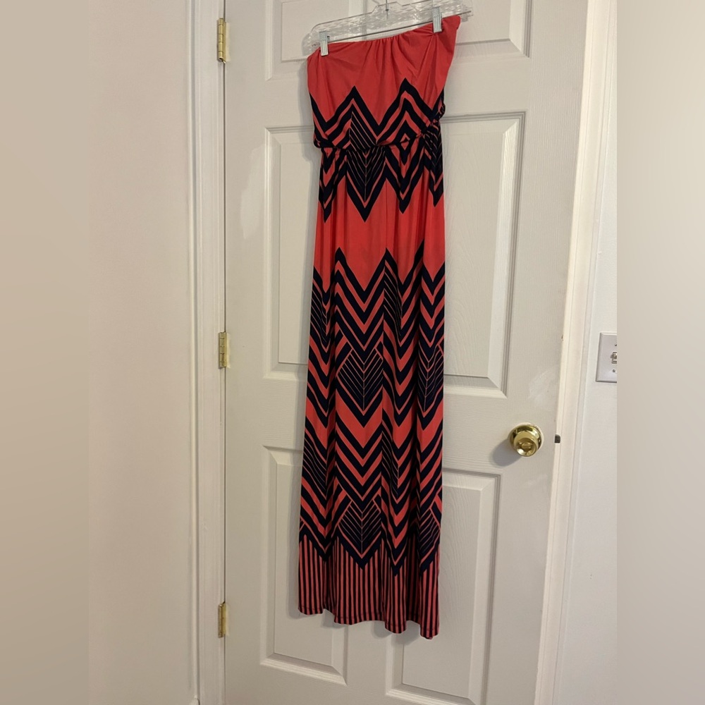 Sleeveless chevron Coral maxi dress
